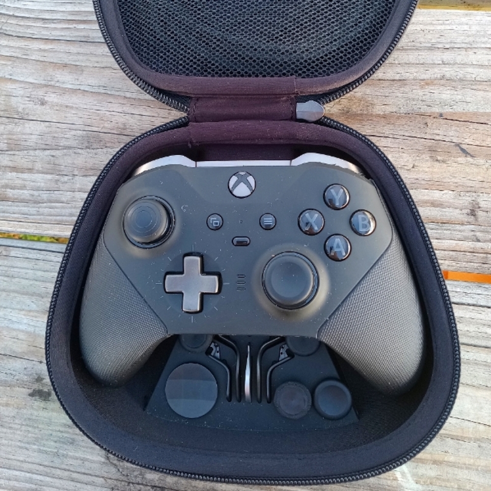 XBOX SERIES 2 CONTROLLER. !!IT HAS STICK DRIFT!!